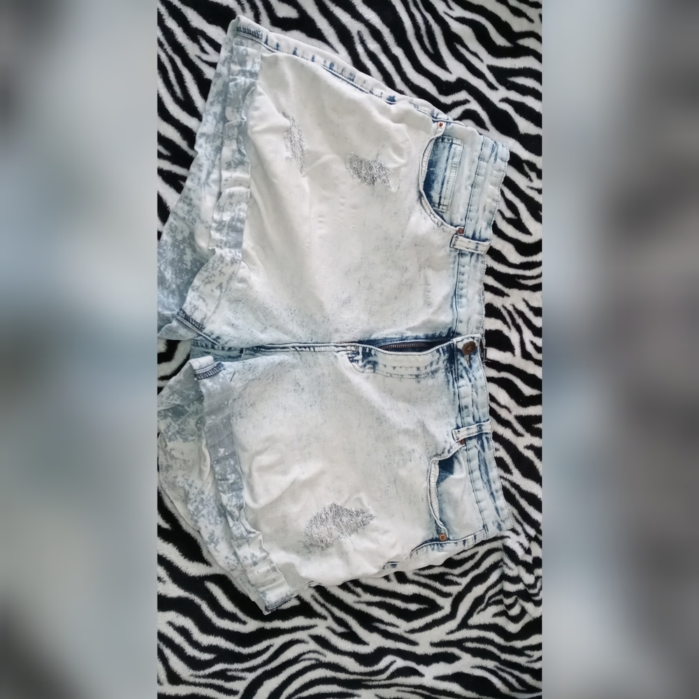 Forever 21 acid-washed shorts